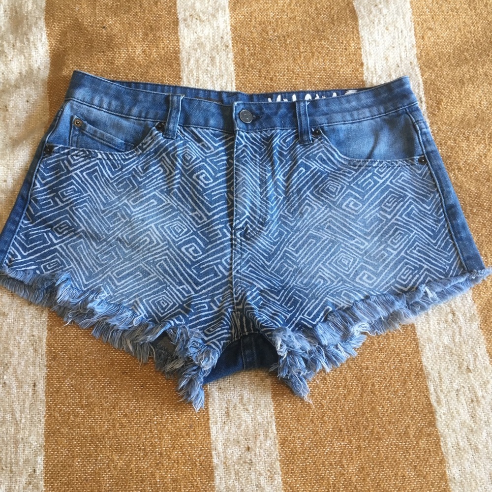 Volcom cut off shorts